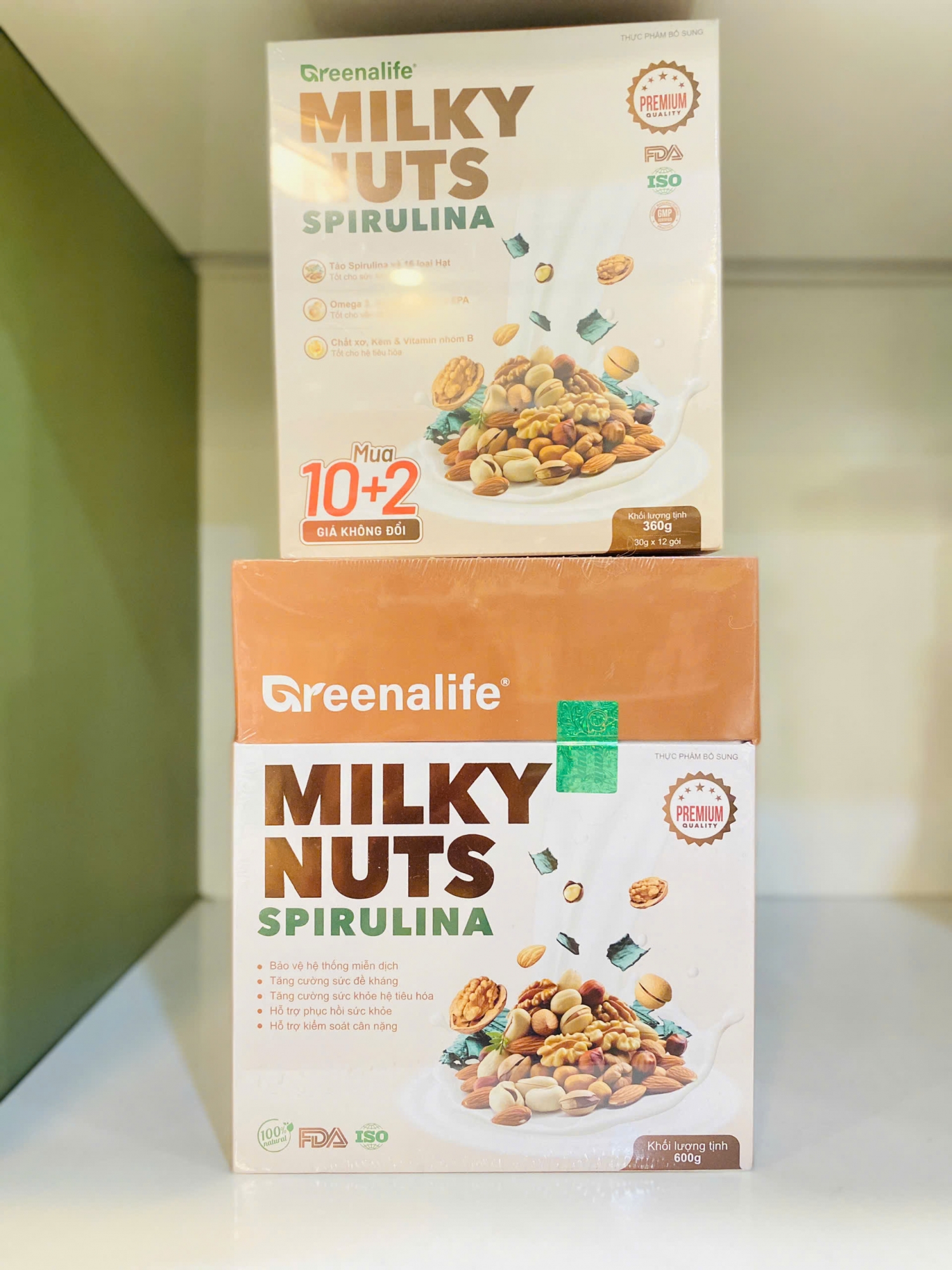 Combo Yêu Thương - Mua 1 Milky Nuts Spirulina (Hộp Carton 20 gói x 30 gram) Tặng Milky Nuts Spirulina (Hộp Carton 12 gói x 30 gram) 369k
